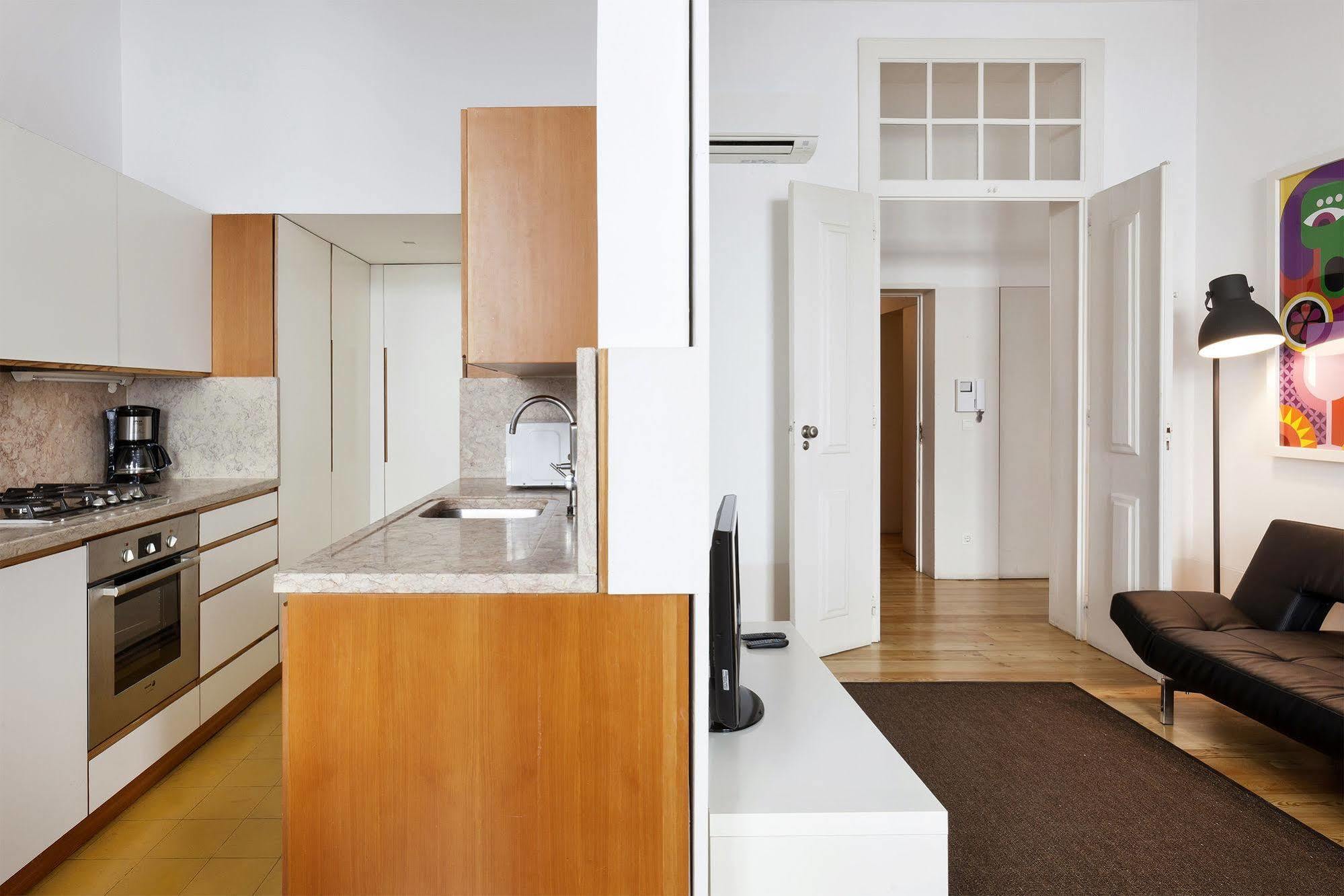 Freedom Serviced Apartments - Cais Do Sodre Lisbon Luaran gambar