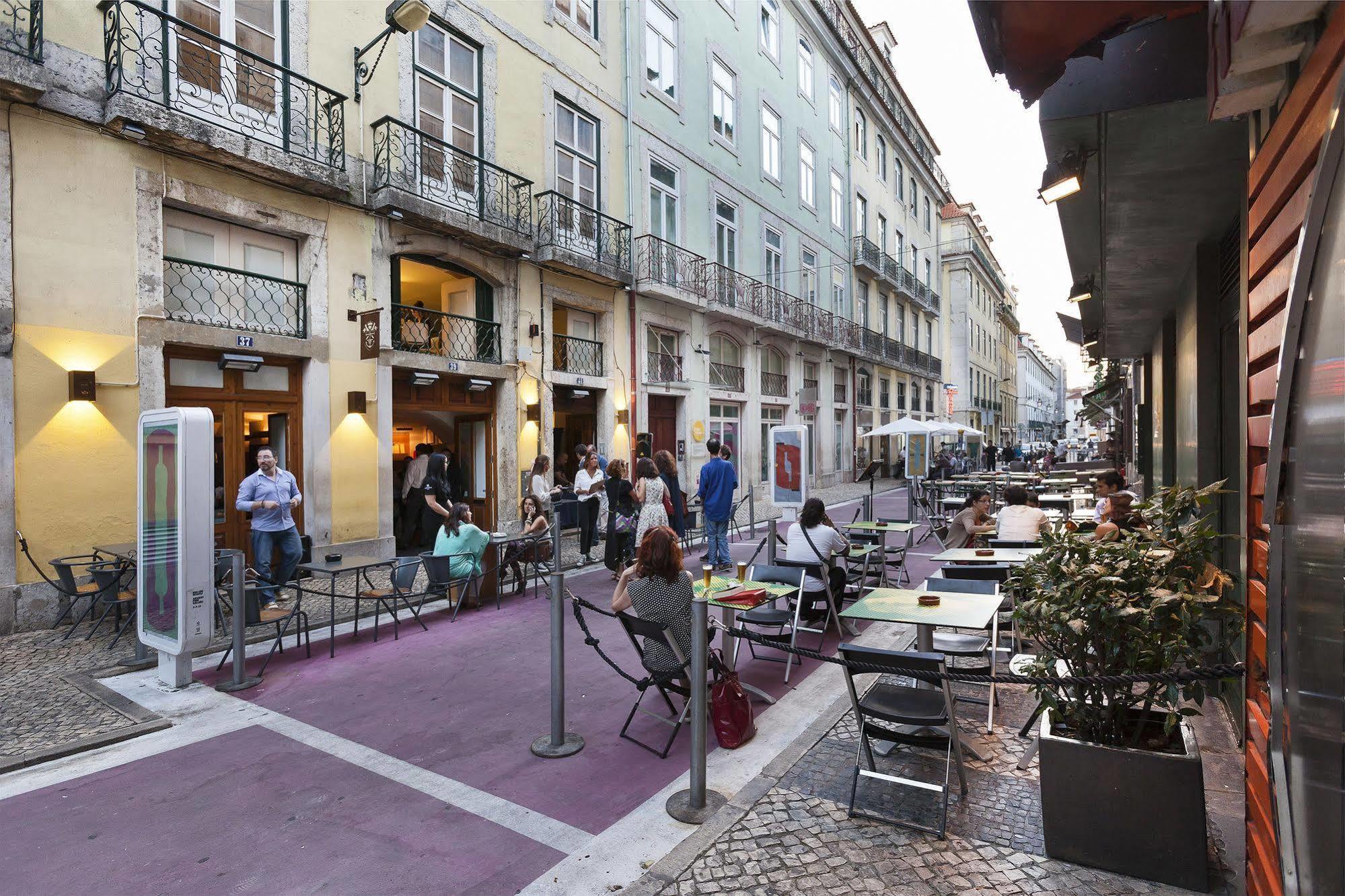 Freedom Serviced Apartments - Cais Do Sodre Lisbon Luaran gambar