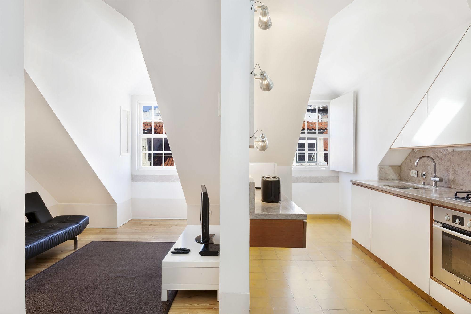 Freedom Serviced Apartments - Cais Do Sodre Lisbon Luaran gambar
