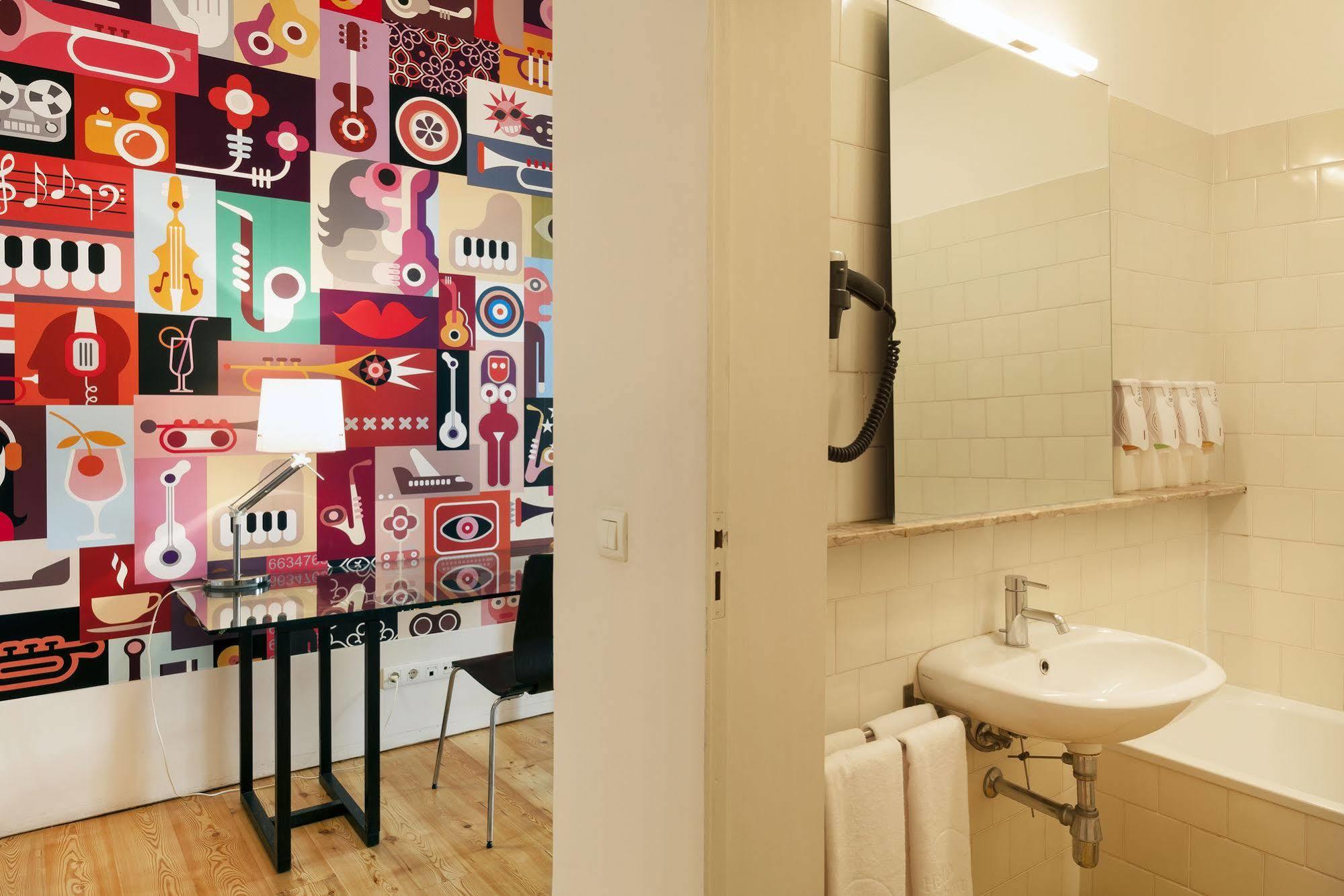Freedom Serviced Apartments - Cais Do Sodre Lisbon Luaran gambar